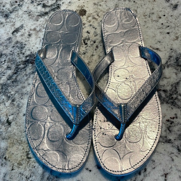 Coach Flip Flops Silver 7‎ - Picture 1 of 5